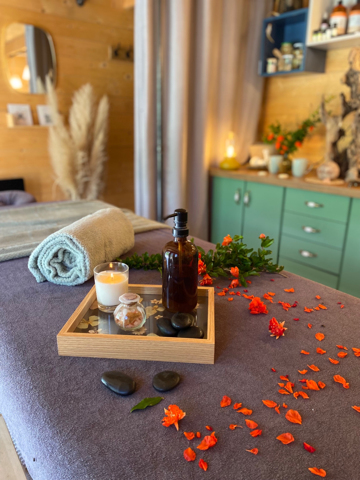 Cabine de massage en bois à l'ambiance chaleureuse et raffinée